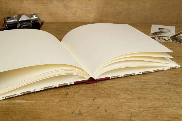 Album with light pages, handmade in Westphalia